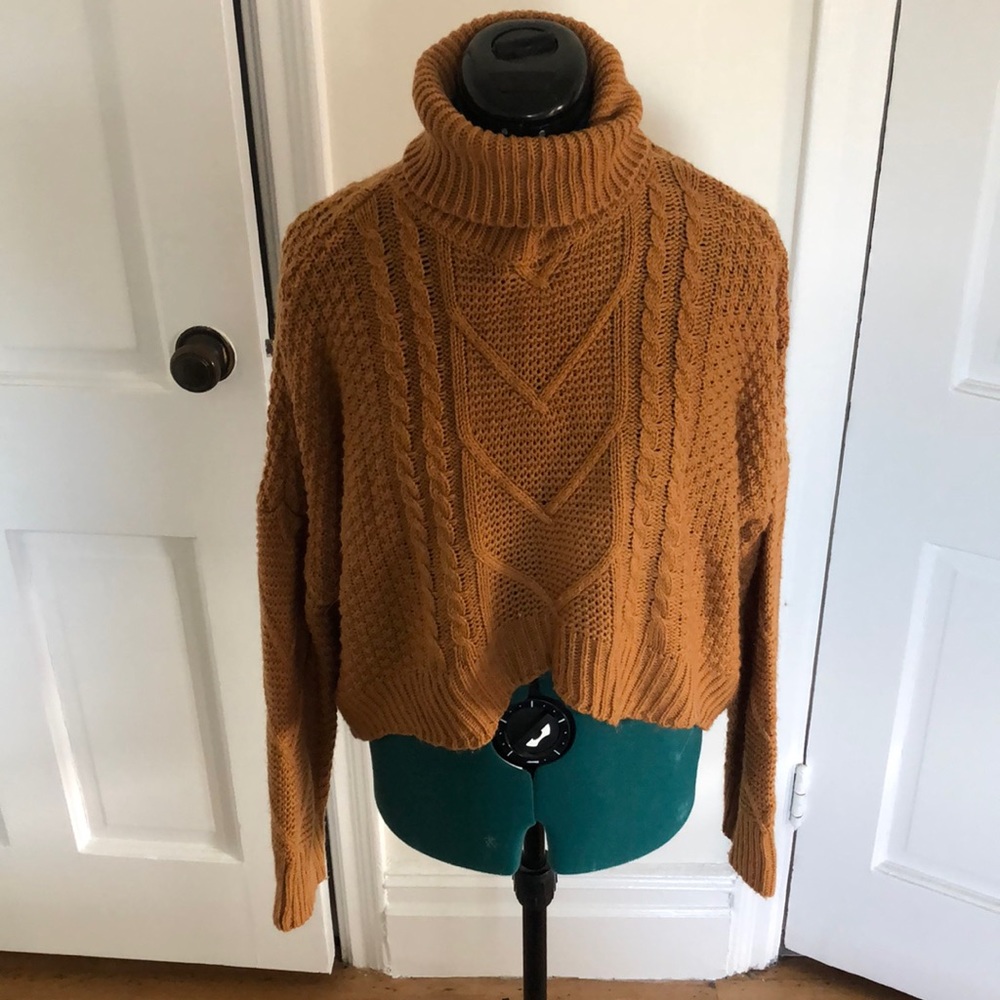 Small Cloud Ten turtle neck sweater
